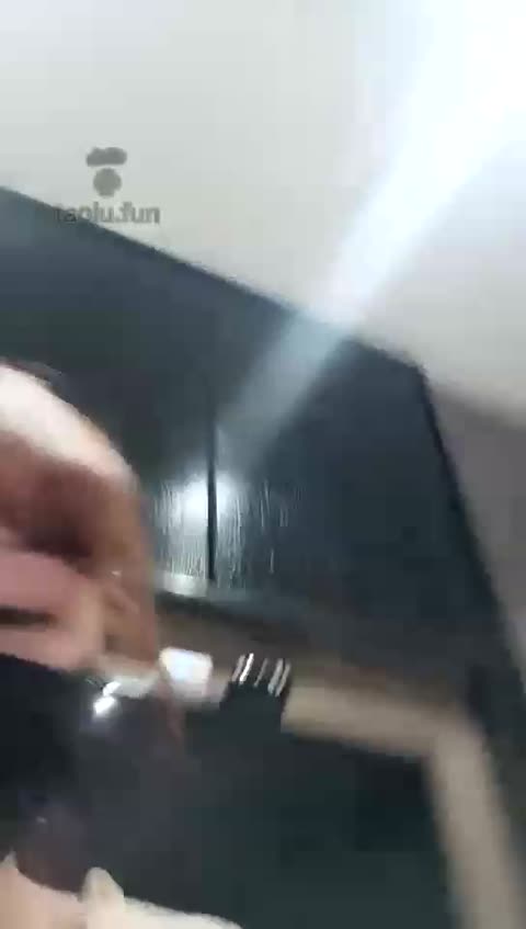 薇薇大魔王 踩着狗脸 鞋底清洁器直播 感觉自己萌萌哒-女神之家