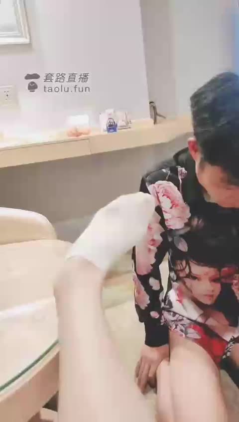 豆爷 白鞋白袜酒店调狗 一）-女神之家