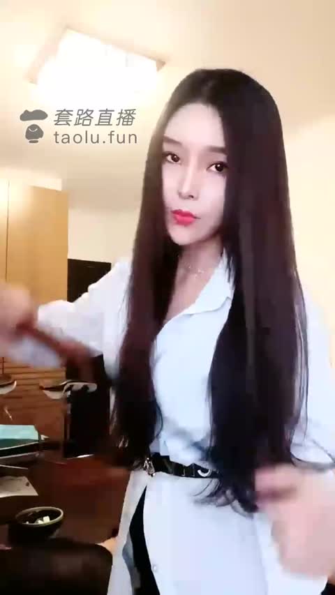 十三姨 贱狗犯错 鞭打耳光踩脸羞辱-女神之家