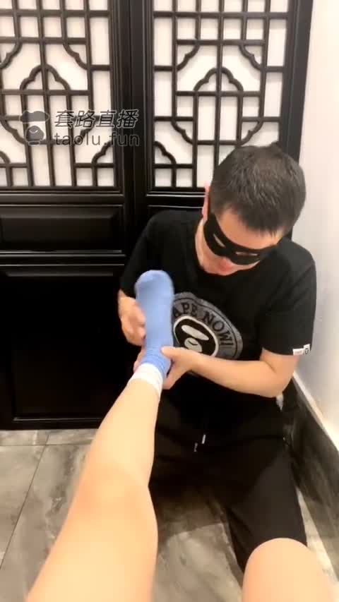 文文文文 饭馆包间就地调教-女神之家