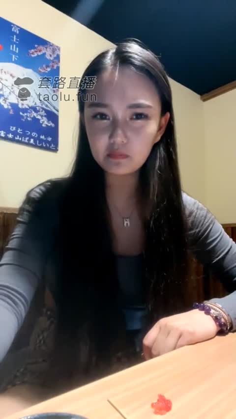 琳琳 卫生纸咽下去 狗头踩出血-女神之家