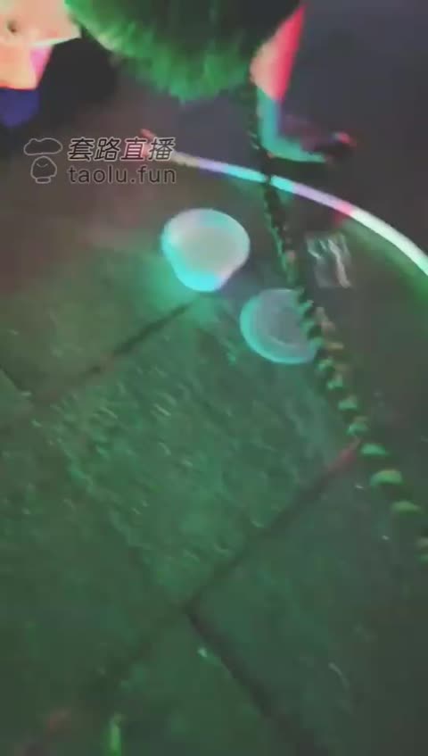 魔蝎女王s 马路上偶遇素人开发溜街皮鞭骑马喂食-女神之家