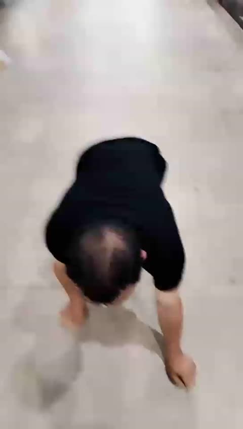 艳主 商场调奴 羞辱 当着保安面前下跪-女神之家
