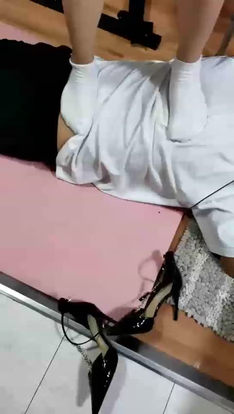 乐爷 午夜玩奴 舔裸足 深喉 踩踏-女神之家