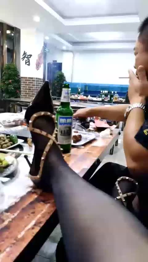 乐爷 午夜 烧烤店调奴-女神之家