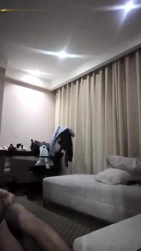 同好共享 对着女主的鲍鱼磕头 祈求口舌侍奉-女神之家
