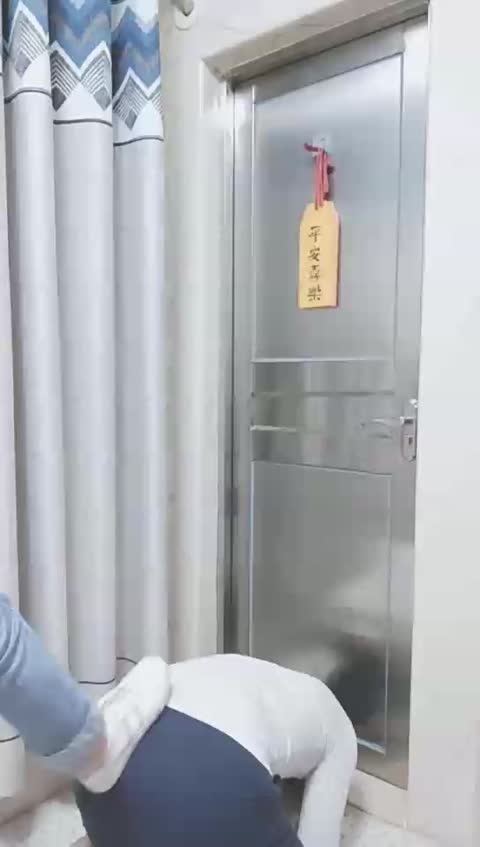 夏琳 狂踢裆 点狗 恋足 踩踏-女神之家