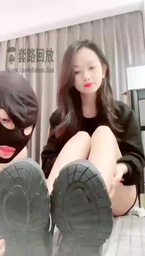汐月 踢裆弄死废物-女神之家