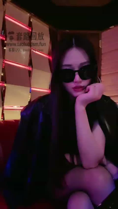 仙女殿下 狗狗伺候吃饭-女神之家