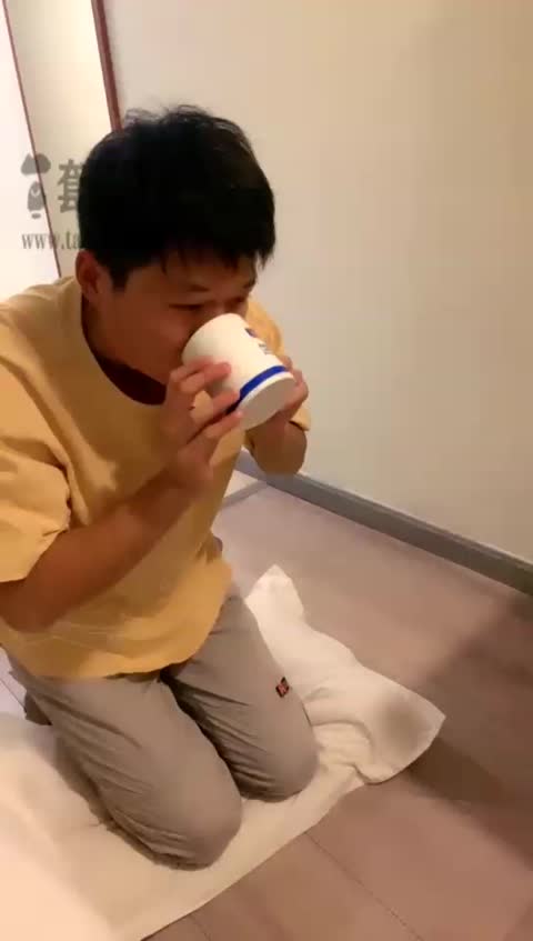 九黛 贱狗挑战300耳光-女神之家