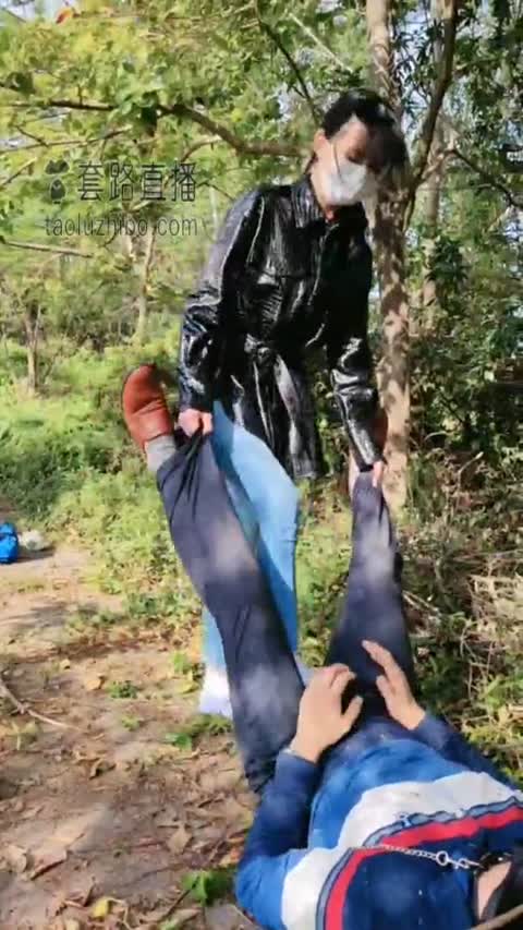 暴力美学 野外遛狗 腿绞 跺蛋 脏白袜 脚耳光-女神之家