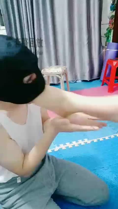 麒麟女皇 贱逼狗被主人完虐-女神之家