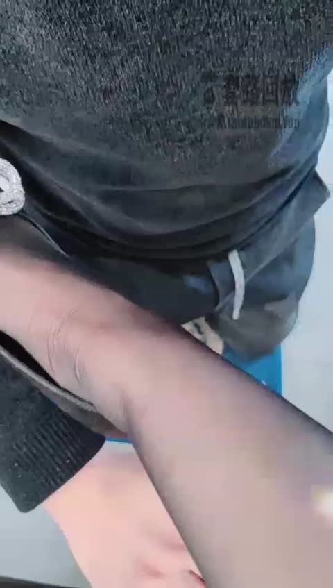 魅影女神山东 黑丝高跟引诱素人老板签合同-女神之家