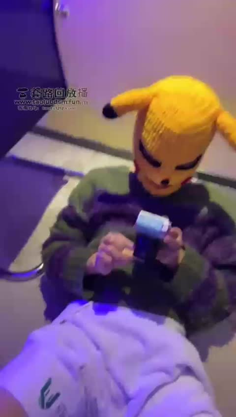 不知名美女 调戏一下给我拍照的摄影师-女神之家