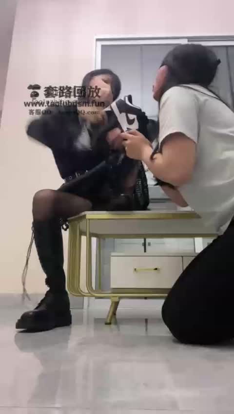 阿月 耳光 踩踏母狗-女神之家