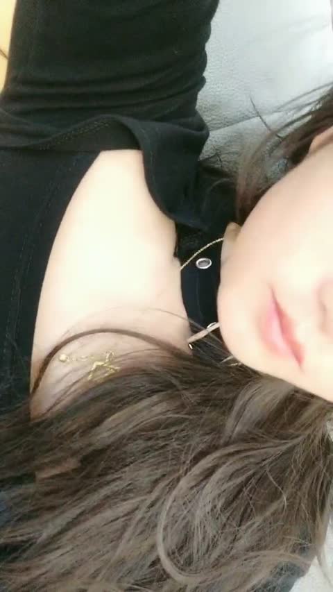 guochan2048_com_两女一男SM调教小哥哥，高跟女王小萝莉，舔逼喝尿脚踩鸡巴让她舔逼，淫声荡语给大哥足交，椅子上爆草萝莉-女神之家