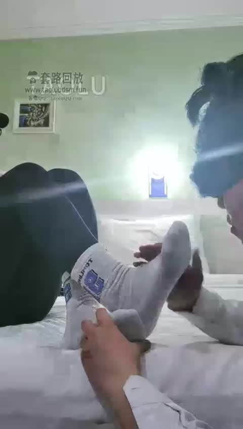 小蚂蚁女王 惹我生气的狗 被我训-女神之家