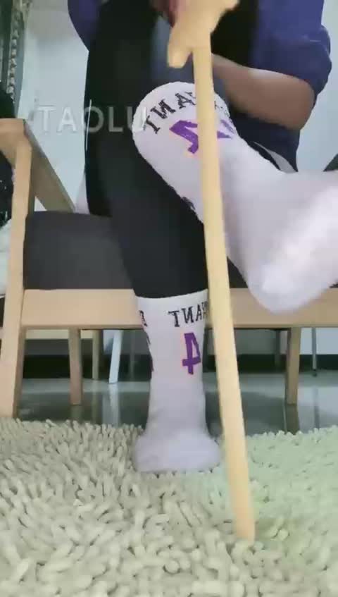 小蚂蚁女王 第一视角 红绿灯 白棉抹裸足榨废-女神之家