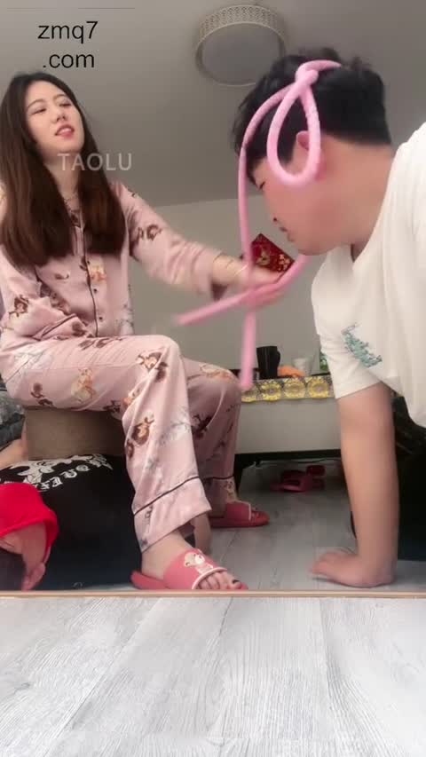 芸熙 外卖员歇班过来伺候老二坐垫-女神之家