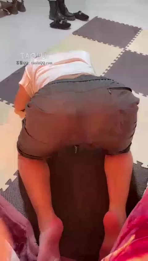 弯月小主 圣水冰棍儿 把钥匙舔出来-女神之家