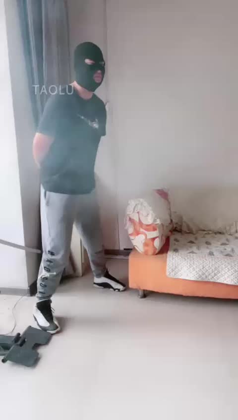 初见 暴力踢踢裆 皮拍耳光 上下齐发-女神之家
