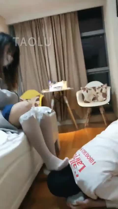 关关 校草还是沦为脚下奴-女神之家