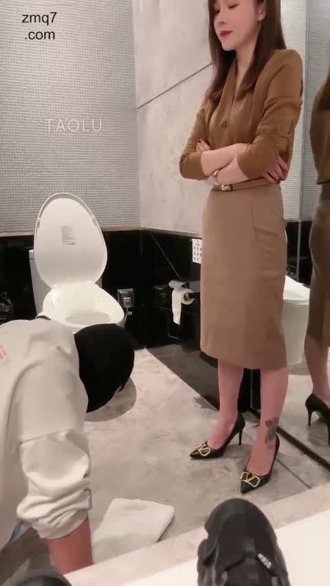 筱月 职员调动到卫生间 老板巧遇-女神之家