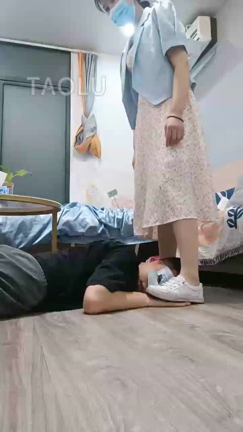 梵高 肉丝 小白鞋 厂妹小姐姐的重度踩踏-女神之家