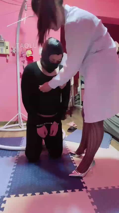 月亮 角色扮演调教 手铸、脚铸鞭打-女神之家