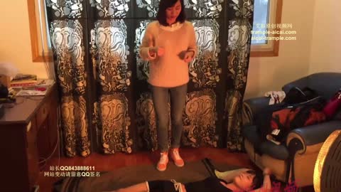 最強女m第一部：素人髒耐克玩踩女m！-女神之家