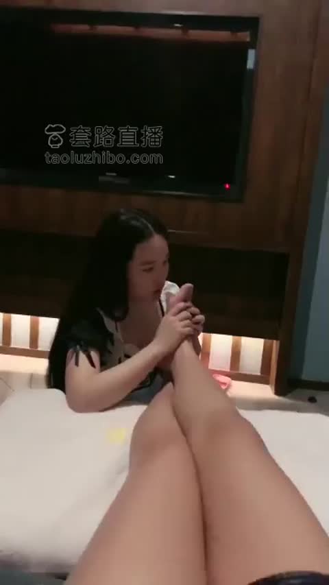 母狗 用嘴做足疗-女神之家