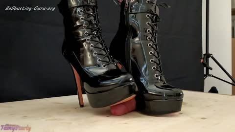 Bootjob in High Heels and Fishnets with TamyStarly-女神之家