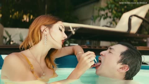 Elis Euryale – Latex and cigarette in the pool-女神之家