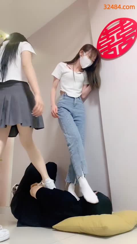 精神小妹 踩踏老奴-女神之家