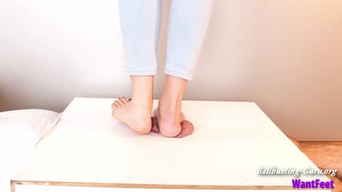 Millas Barefoot Cock and Balls Trampling-女神之家
