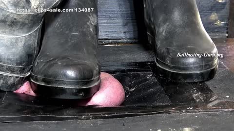 Extreme_Ball_Stomping_and_Trampling_with_Lecameau_Waders_rubber-女神之家