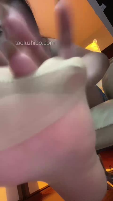 1726115768408_不知名美女 肉丝袜寸止灯-女神之家