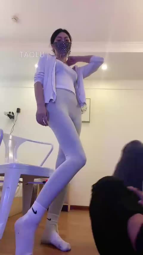 1726175160947_轩宁 调教 暴力瑜伽裤踩-女神之家